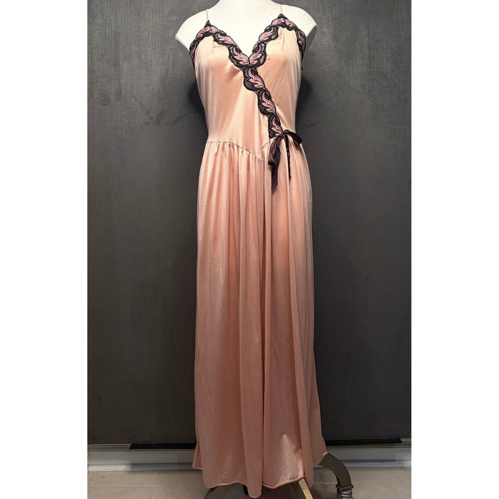 Vintage Queen's-Way Nightgown Womens Sz M Peach Black Lace Trim Maxi Boudoir USA